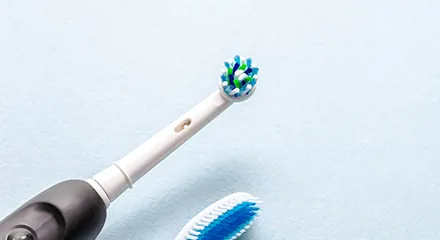 Remplacer sa brosse à dents par une brosse à dents à tête remplaçable