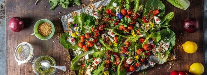 Grillattu tomaatti-fetasalaatti (3-4 annosta)